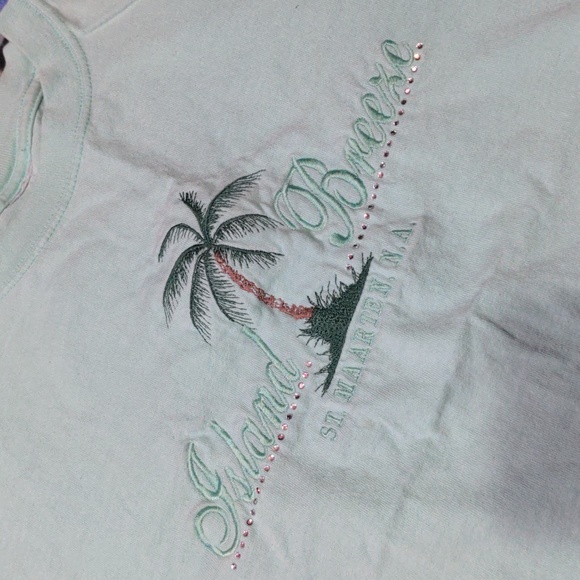 Free add on - Vintage 🏝️Island Breeze🏝️ Tee - Picture 2 of 6